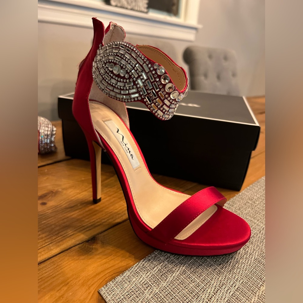 NINA FAYTH in Crimson Crystal- size 7- New in box.